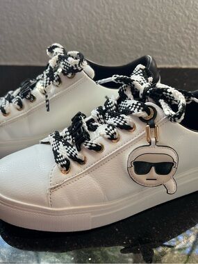 Karl Lagerfeld Paris Capree White Black Lace Up Logo Charm
Sneakers Sz 9